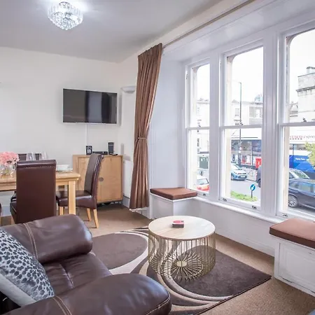 Fantastic 4-bedroom Serviced And Parking * Bristol
