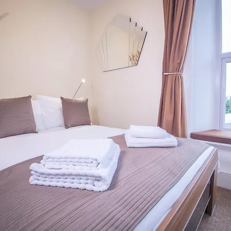 Fantastic 4-bedroom Serviced And Parking Daire *
