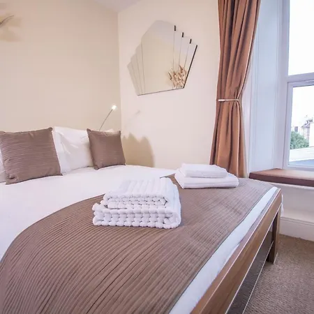 Daire Fantastic 4-bedroom Serviced And Parking Bristol