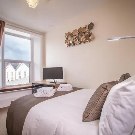 Daire Fantastic 4-bedroom Serviced And Parking *