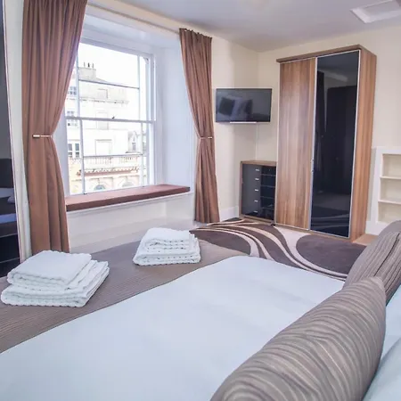 Fantastic 4-bedroom Serviced And Parking Daire